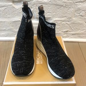 Michael Kors Kids NEO Ora Wedge Metallic Sneaker